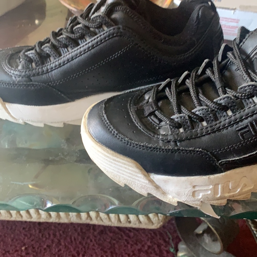 Fils sneaker size 6 black leather good condition